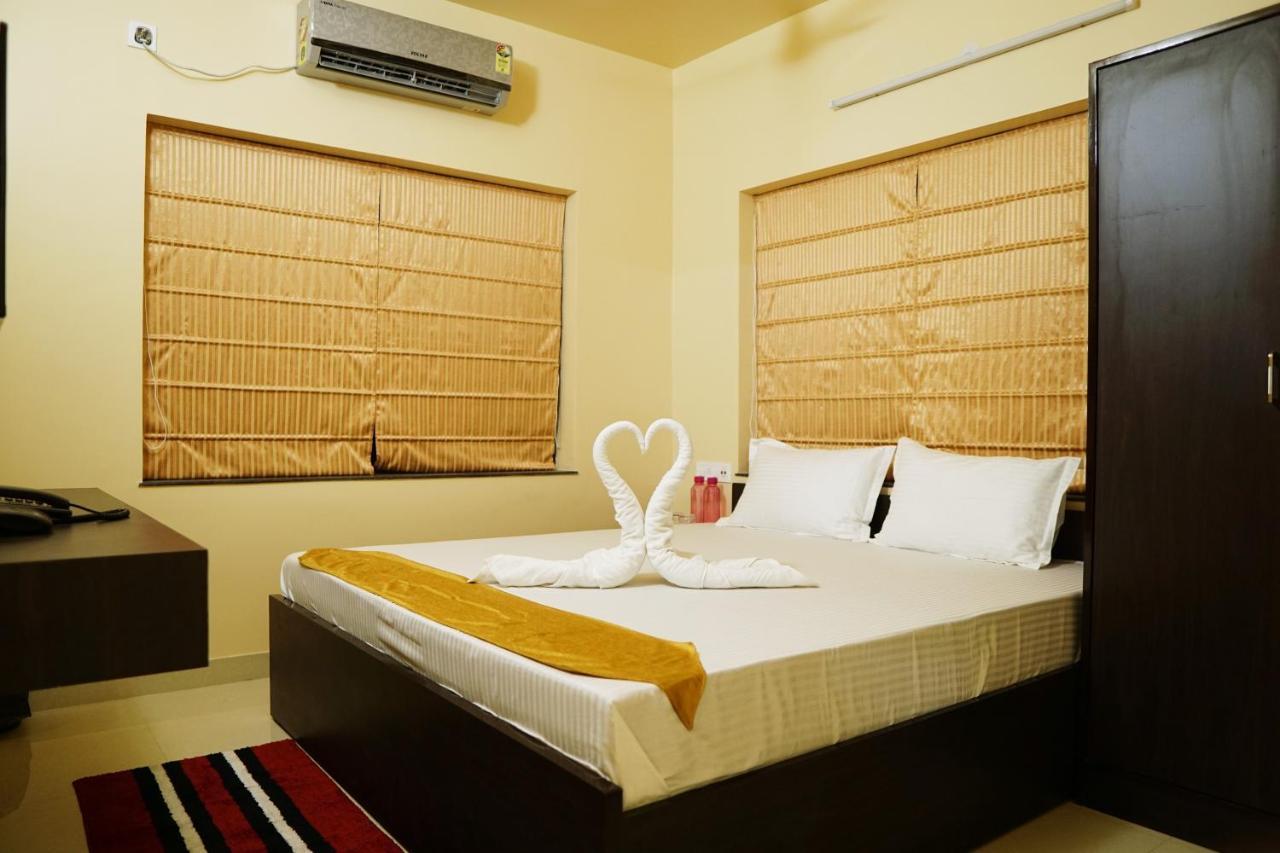 Rama Golden Root New Town Hotel Calcutta Exterior foto